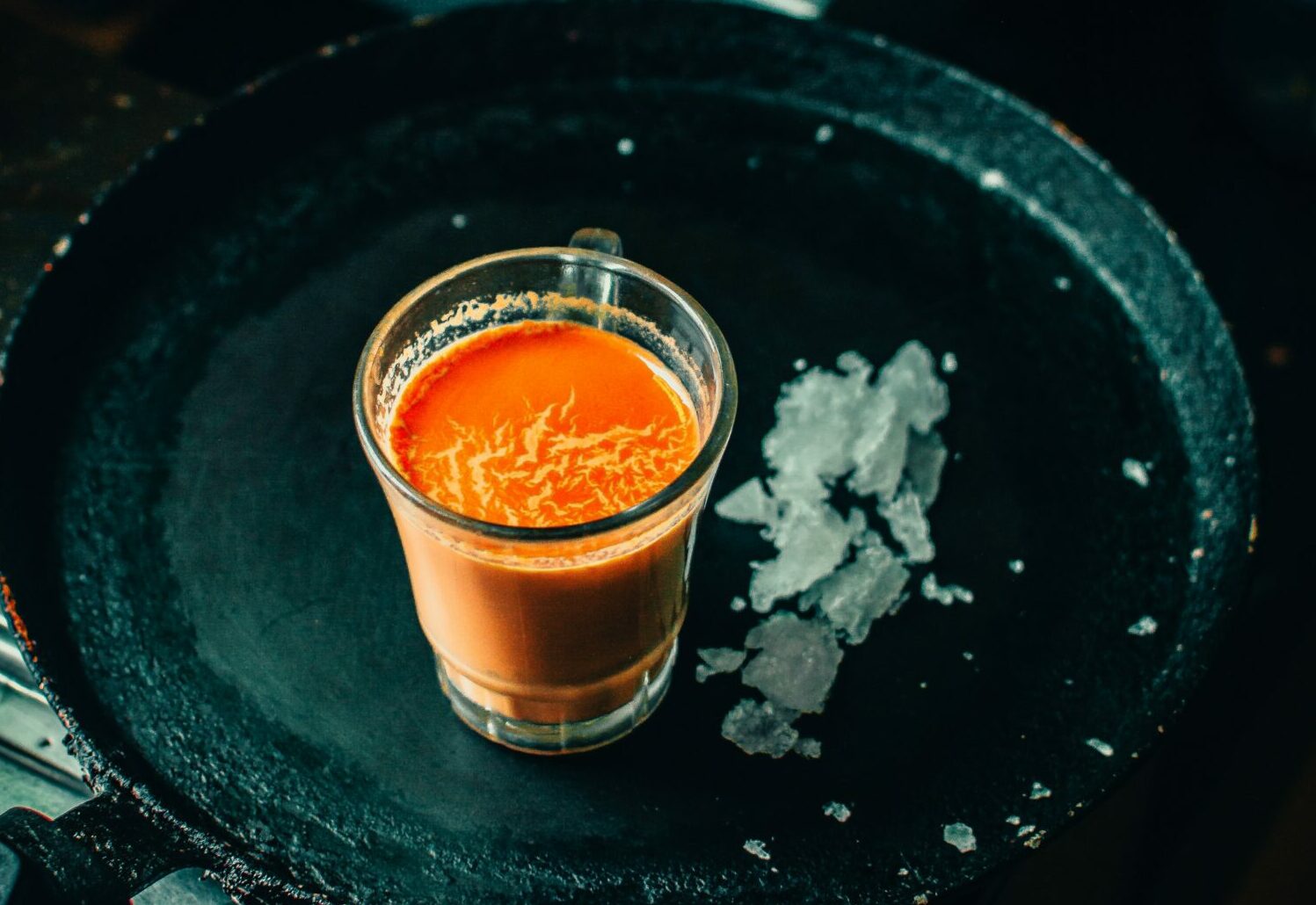 Selbstgemachter Chai mit Rooibos- und Pfefferminztee: Zwei schnelle Rezepte zum Ausprobieren